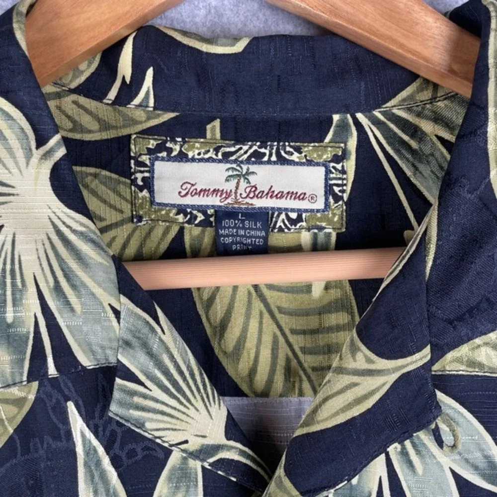 Tommy Bahama Shirt Mens Large Black Green Tropical Leaf‎ Button Up Camp Hawaiian